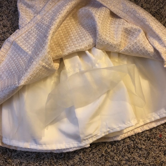 A golden shimmery dress for your princess! - Picture 5 of 8